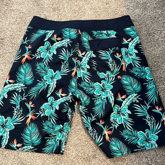 {Old Navy} Men’s Swim Trunks - Picture 4 of 10